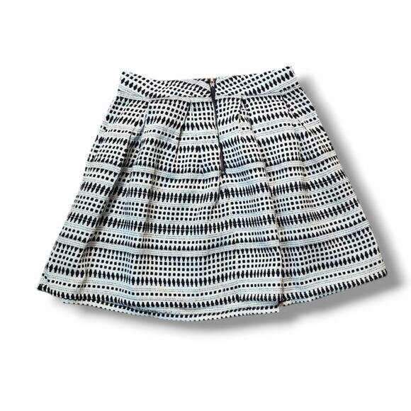 Francesca's Miami A Line Woven Skirt - Picture 2 of 4